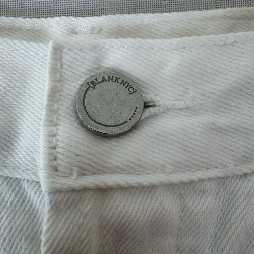 Blank NYC White Distressed Jean Shorts 0047 - Picture 4 of 16